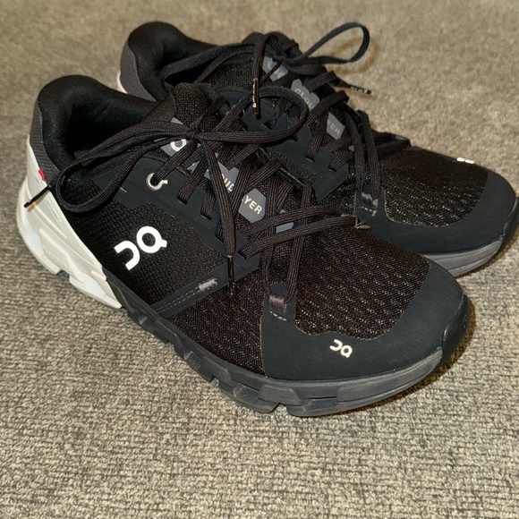 On Cloud Shoes - Picture 2 of 7